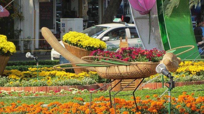 Đường hoa Nguyễn Huệ khoe sắc trước giờ khai mạc - ảnh 9